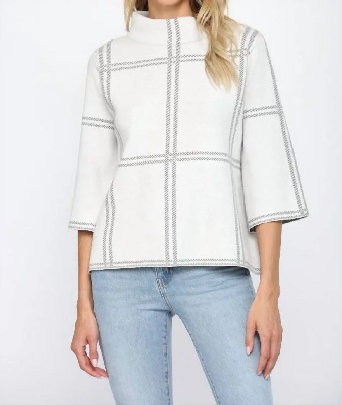 Checker Sweater In White/grey